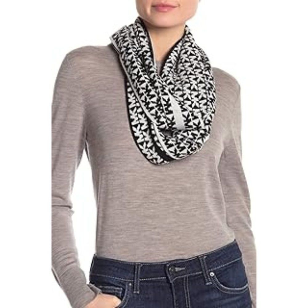 NWT Michael Kors Women's Black & White MK Logo Reversible Winter Knit Scarf OS